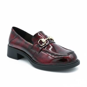 Lakierowane loafersy damskie Bolejko Milano Wine Patent – ujęcie 3/4 zewnętrzne